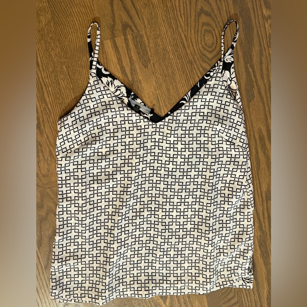 White House Black Market Black and White Floral geo reversible Camisole - Picture 7 of 7